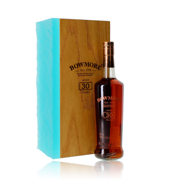 Bowmore 30 vuotta 2022 0,7l, alk. 45,3 tilavuusprosenttia.